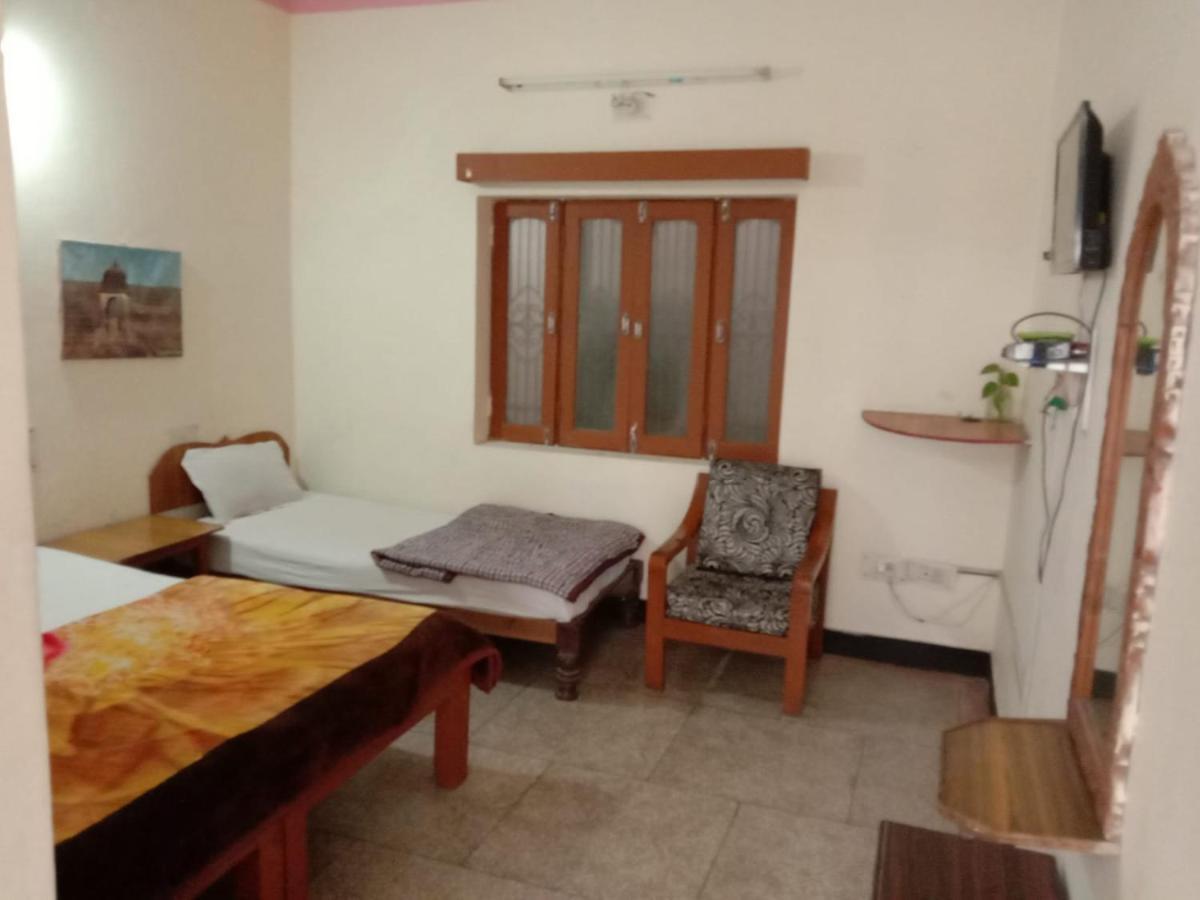 Hotel Yogi Lodge Khajuraho Exterior photo