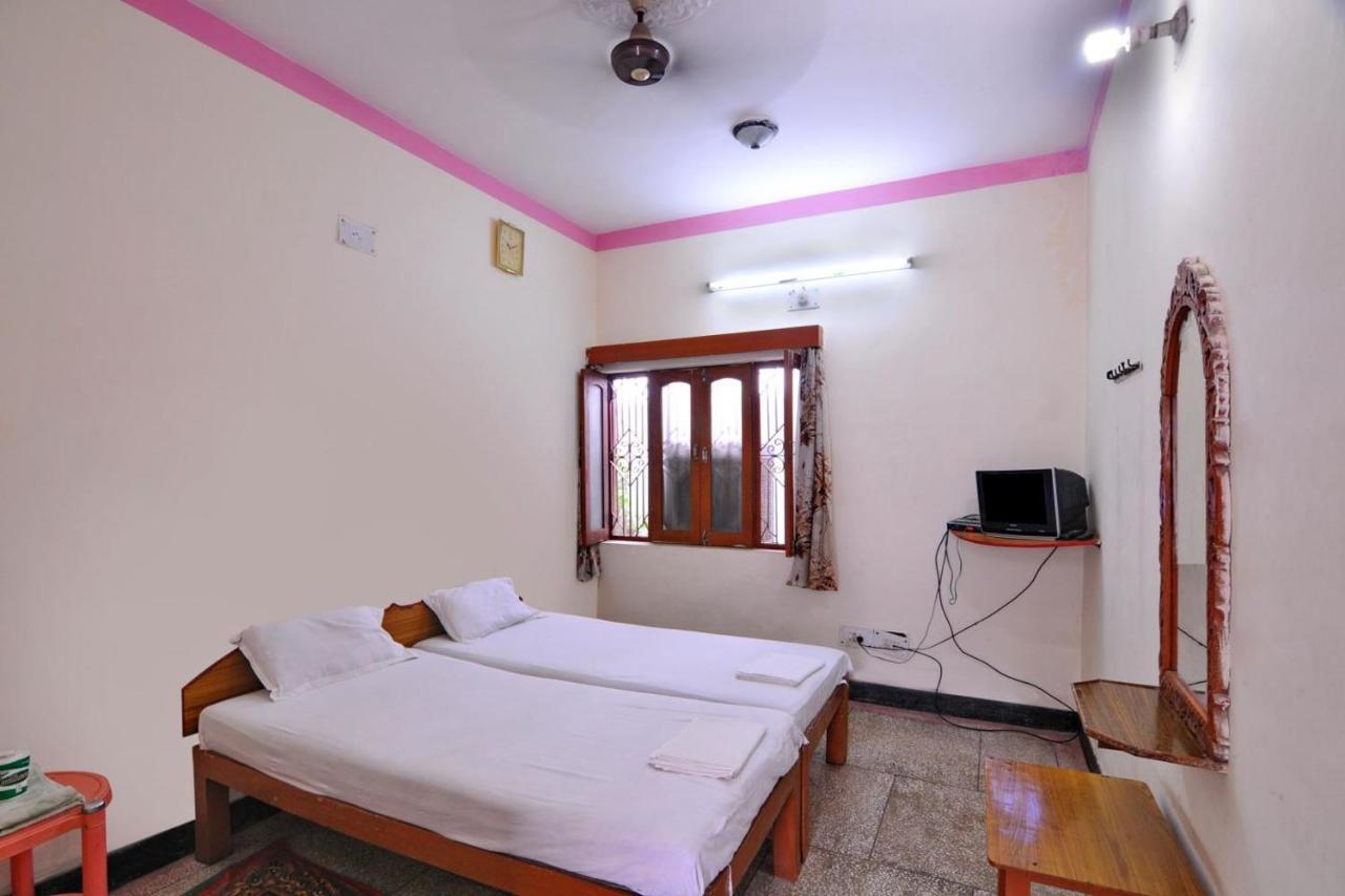 Hotel Yogi Lodge Khajuraho Exterior photo